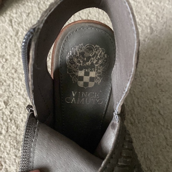 Heels - Picture 4 of 4